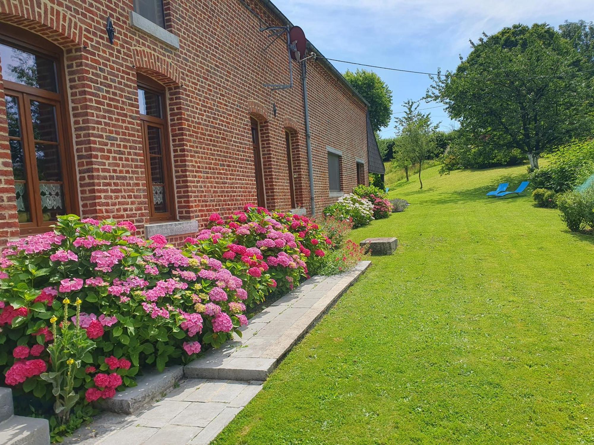Bed and Breakfast Les Mout'Anes Saint-Hilaire-sur-Helpe Exterior foto